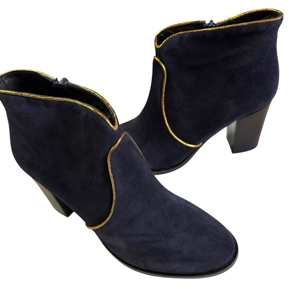 Souleido Black Suede  Ankle Boots, NIB,  minimalist, classic, quiet luxury